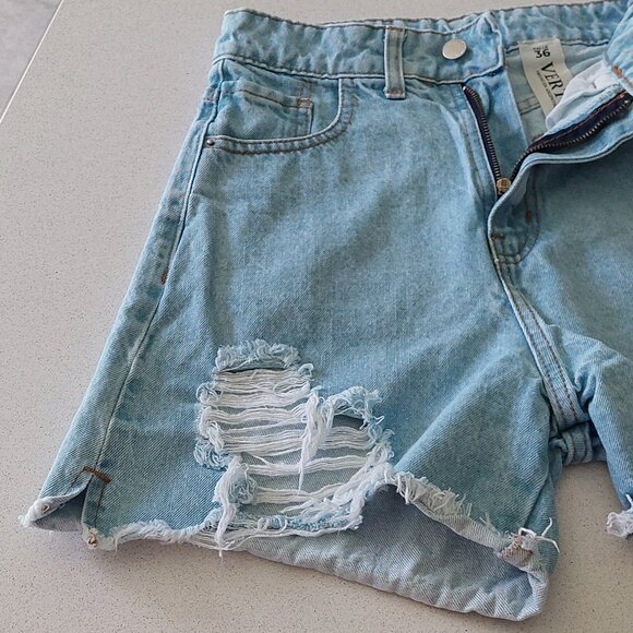 VERTU Light Denim Distressed Shorts Women's Size 26 - Picture 6 of 13